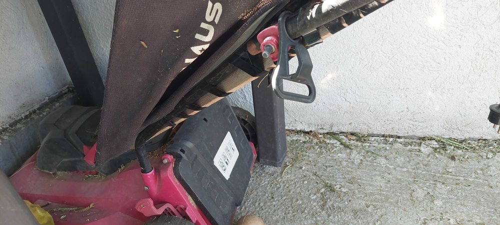 Masina electrica de tuns gazonul Steinhaus maner rupt