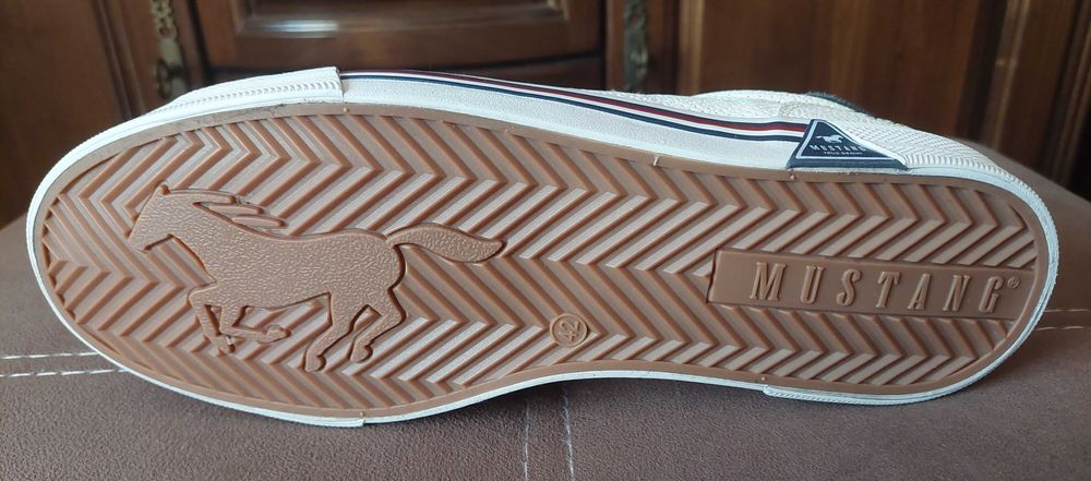 Мъжки обувки тип кецове Mustang