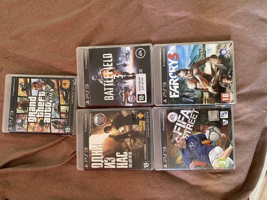 PS3 с играми и двумя джойстиками