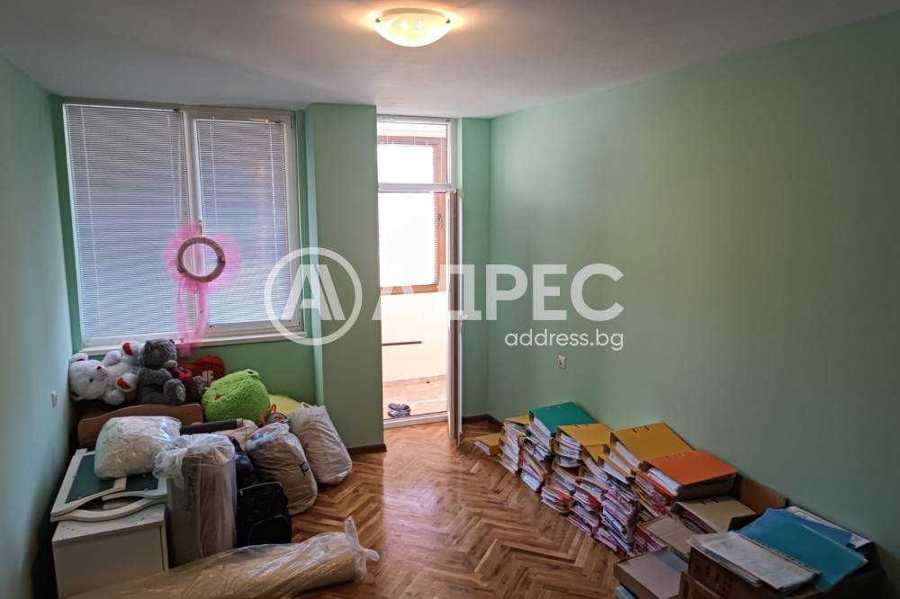 Тухлен тристаен апартамент в района на ОУ "Отец Паисий"