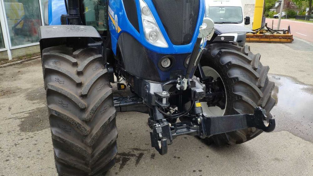 Трактор New Holland T7.210