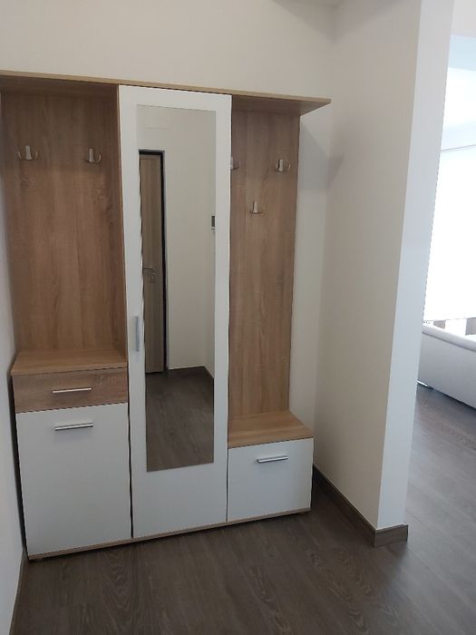 Închiriez apartament cu 2 camere