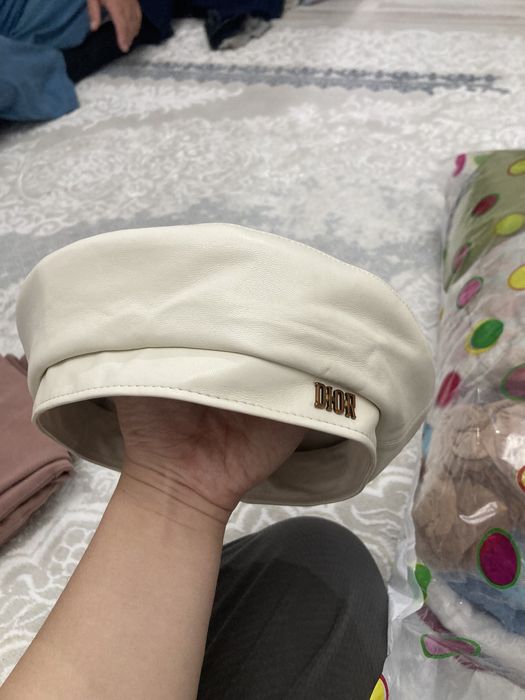 Беретка белый почти новый