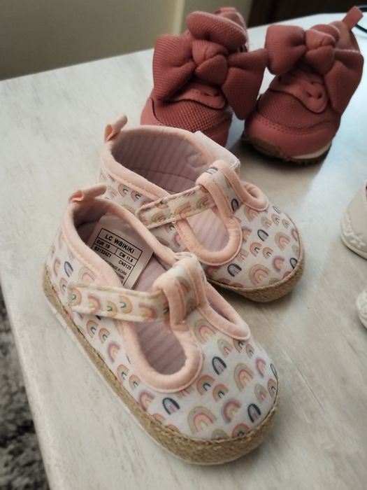 Обувки и пантафи за бебета