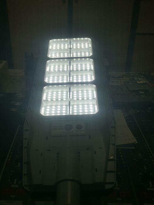 Lampa solara pe leduri