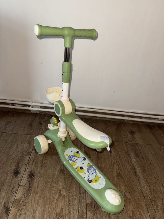 Trotineta multifunctionala cu lumini si sunete