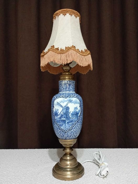 Красиви старинни лампи с абажури - лампа