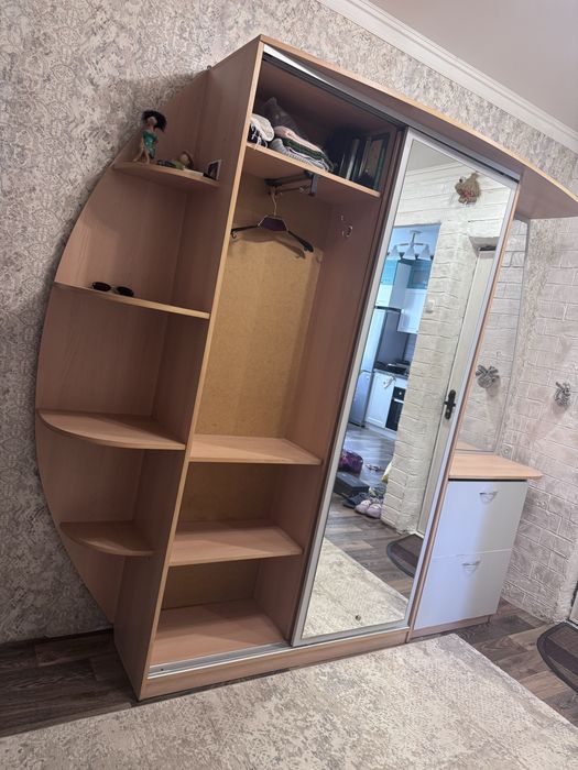 Продам шкаф в прихожую
