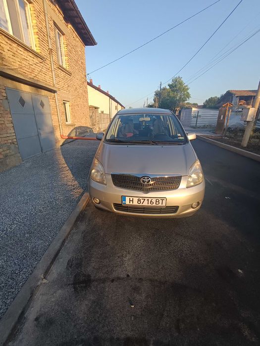 продава се Toyota Corolla 2003 2.0дизел 90 кона