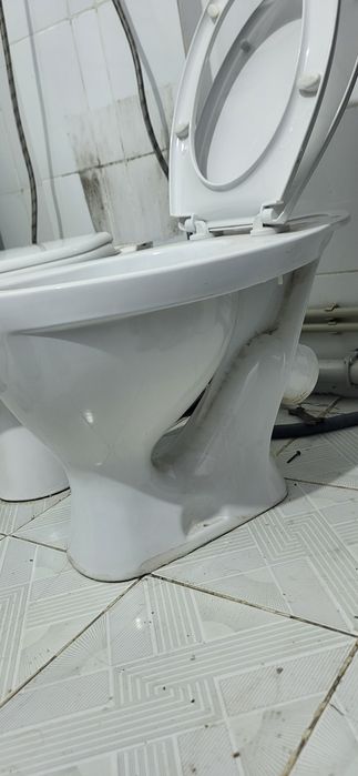 Продам унитаз почти новый, без бочка