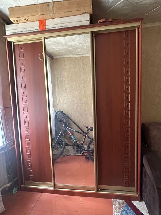 продаю шкаф-купе