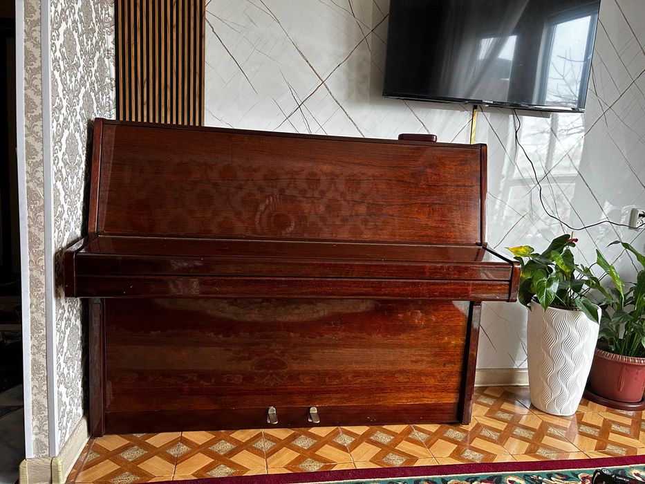 Продаю Пианино-Riga