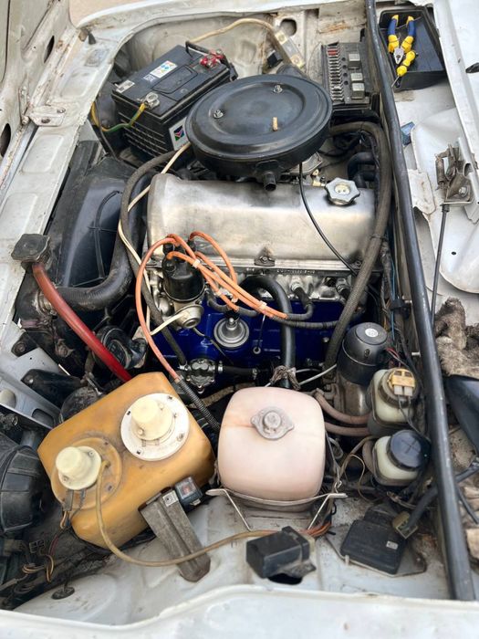 Vaz 2105 sotadi.