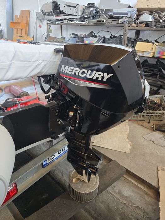 Vand barca 450Dsl noua lungime 4.5m motor Mercury 20cp nou și peridoc