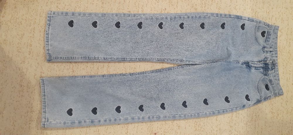 Продаю трое джинс по 3000