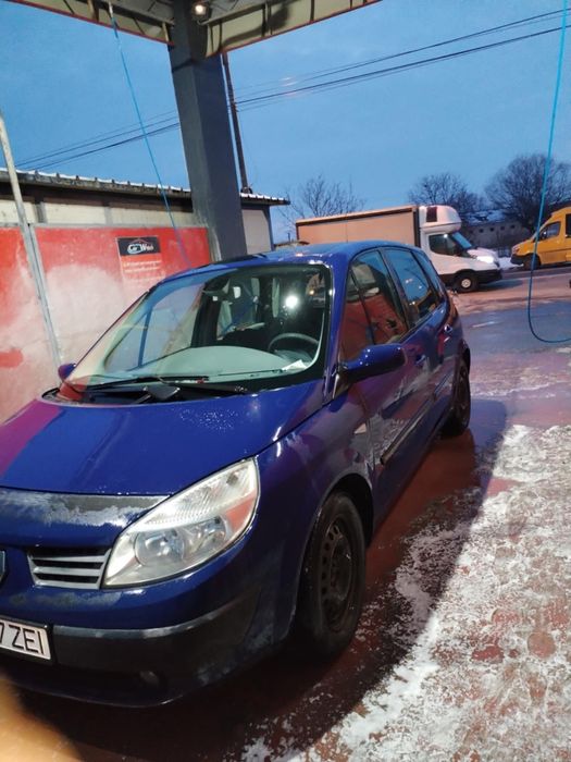 Vând sau schimb
 Renault scenic 2 
An 2006
Motor 1.9 
6 +1trepte 
130