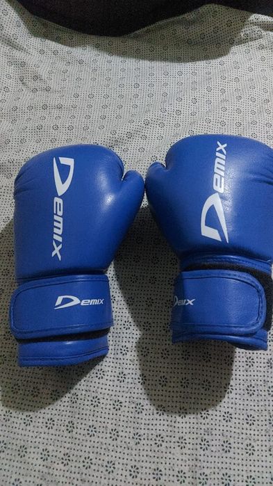Продам продам боксерские перчатки