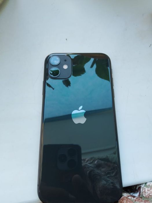 Продам iPhone 11 с документами с коробкой
