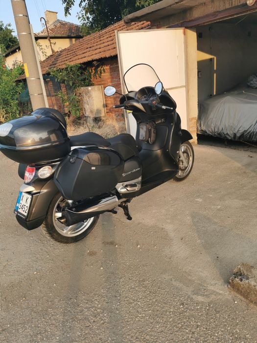 Продава се Aprilia scarabeo 500