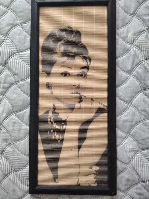 Картини различни видове, Глухарчета, Санторини, Одри Хепбърн, Море