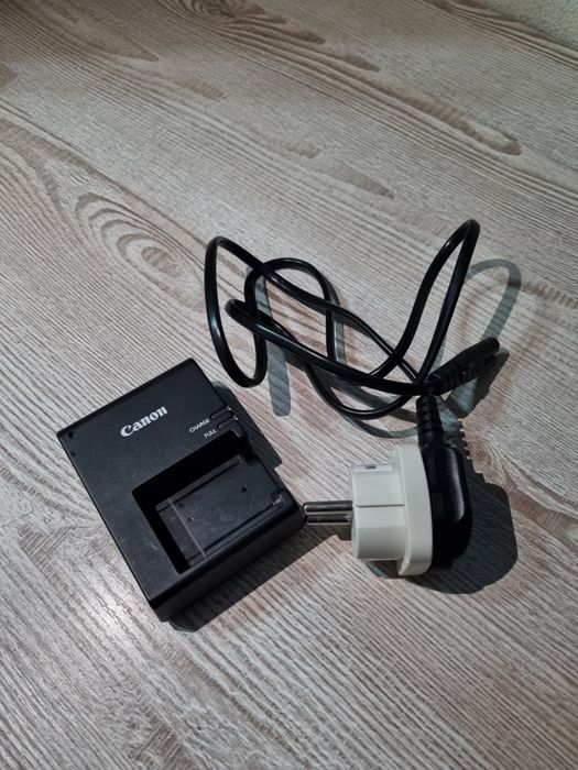 Камера Canon 2000d