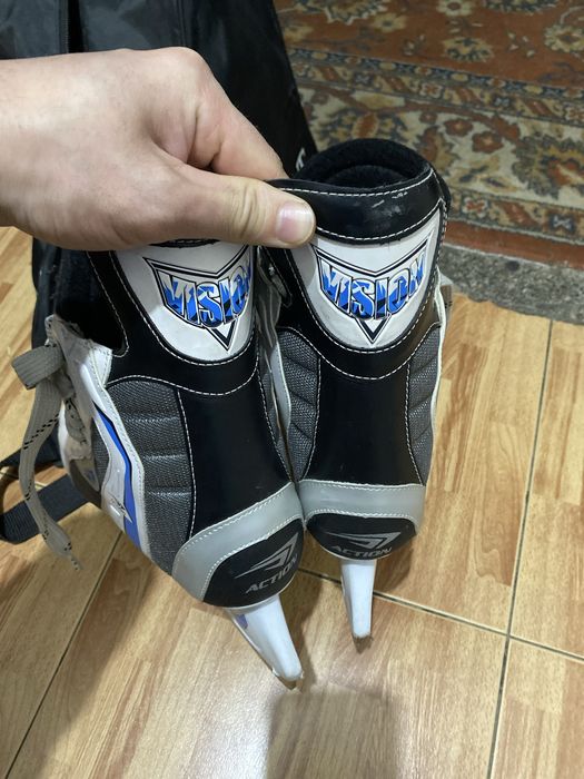 Продам коньки за 15 тысяч