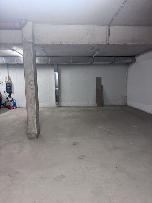 Дава се под наем Гараж / Паркомясто в София, Кръстова вада - 20 кв.м за 127.5 € - Снимка #1