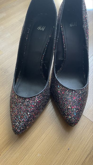 Дамски брокатени обувки