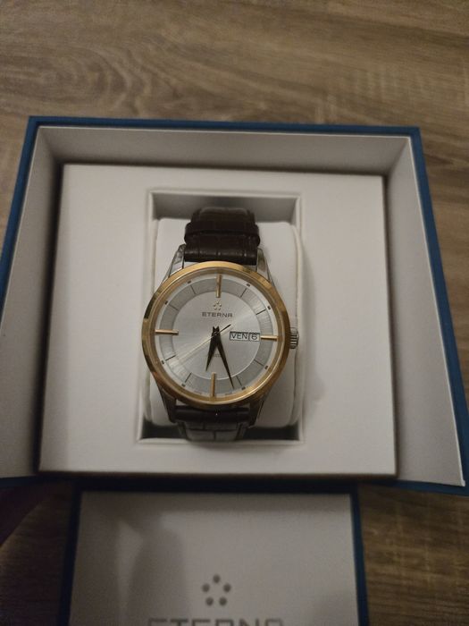 Часовник Eterna Artena