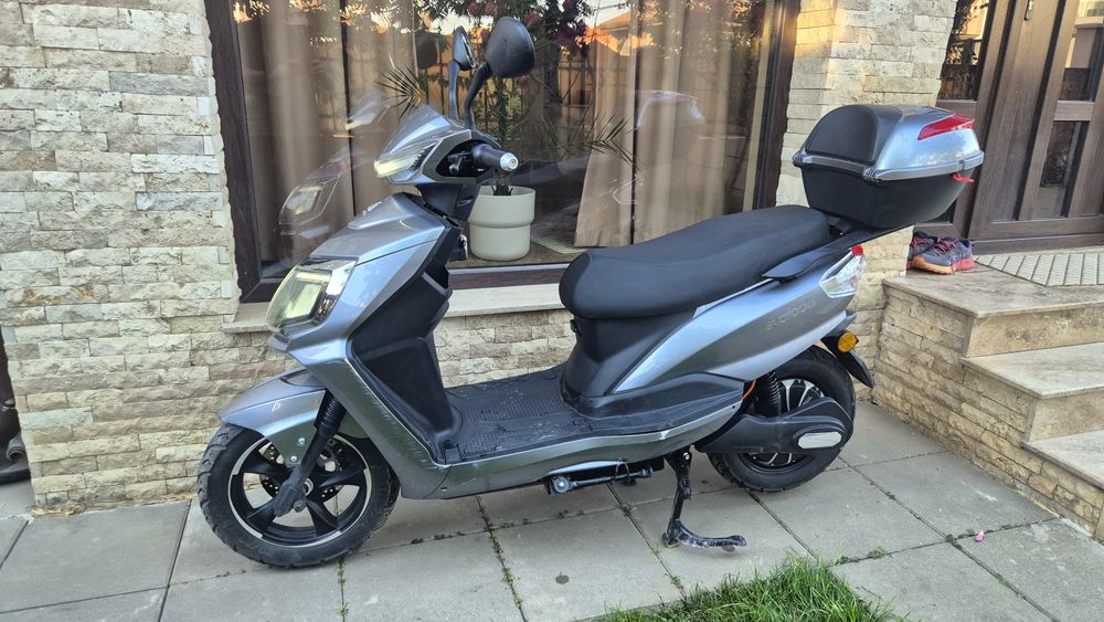 Scuter Electric 130 Km Autonomie. 2100W. 25km/h Fara Permis CIV Gratis