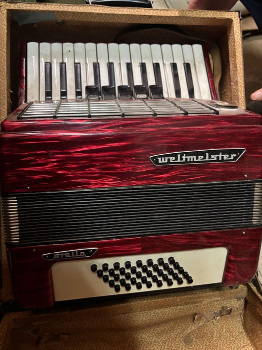 Акордеон:продавам афтентичен акордеон