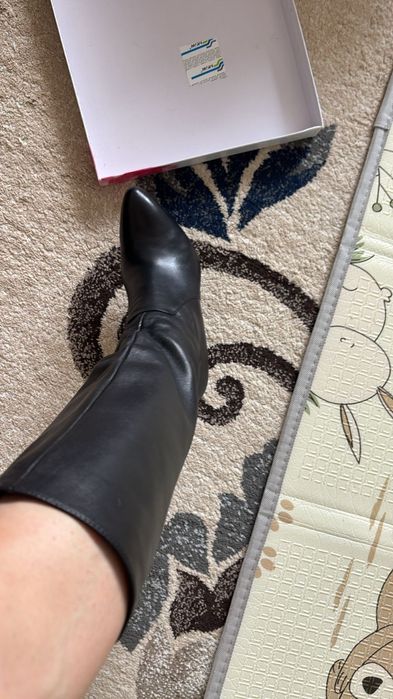 Продам женские сапоги