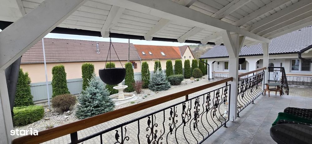 Casa ultramoderna de vanzare in Hetiur