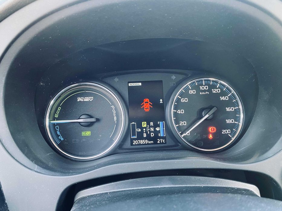 Mitsubishi Outlander PHEV 2014