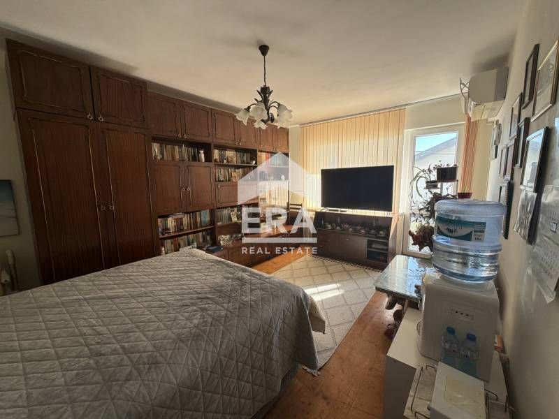 ЕКСКЛУЗИВНО!Фамилна четириетажна къща с отличен  инвестиционен потенци