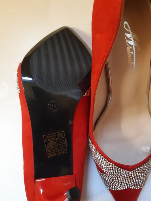 Pantofi cu toc stiletto