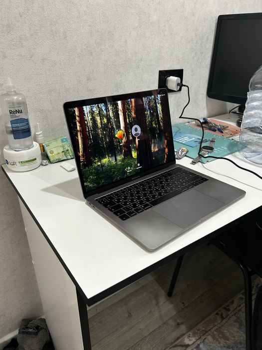 Макбук 13 про.          .