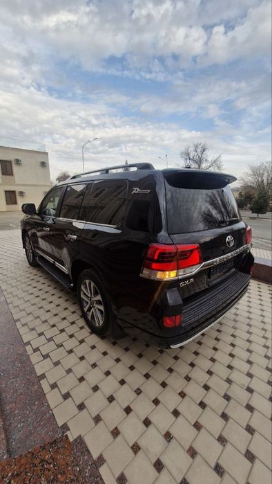 Тоуота Land Cruiser 200v8 2017 год обЬемдвигателя 4.6 ЛИТР ПР 84000 км