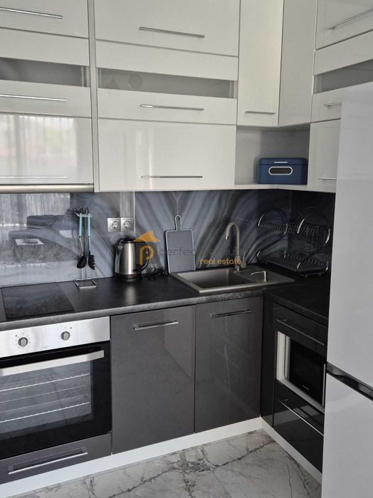 Дава се под наем Двустаен апартамент в Пловдив, Център - 60 кв.м за 650 € - Снимка #2