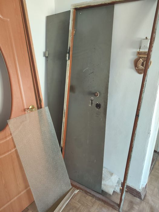 Продам двери б/у