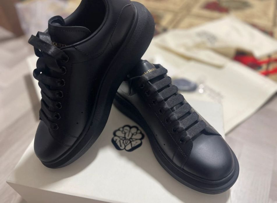 Alexander McQueen la DOAR 249 LEI
