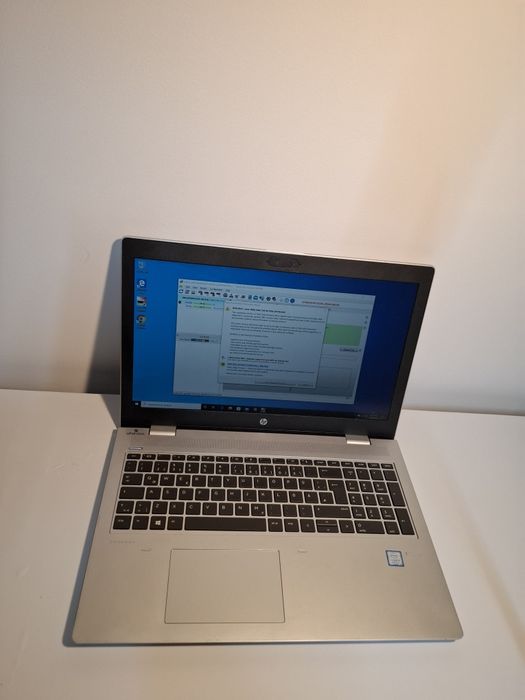 Laptop hp cu i5 generatia a 8 a