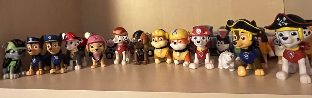 PAW PATROL . Auto(mici/mari), avioane mari x2 , figurine .
