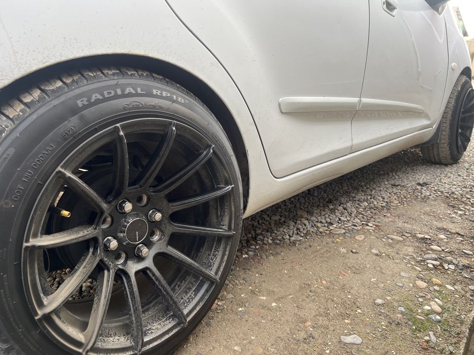 15 diska balon sotladi