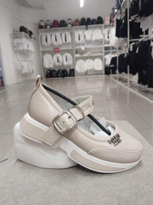 Обувь для младшей школьников