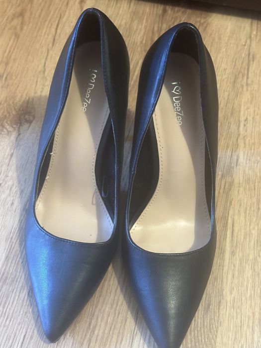 Pantofii cu toc  nr 39