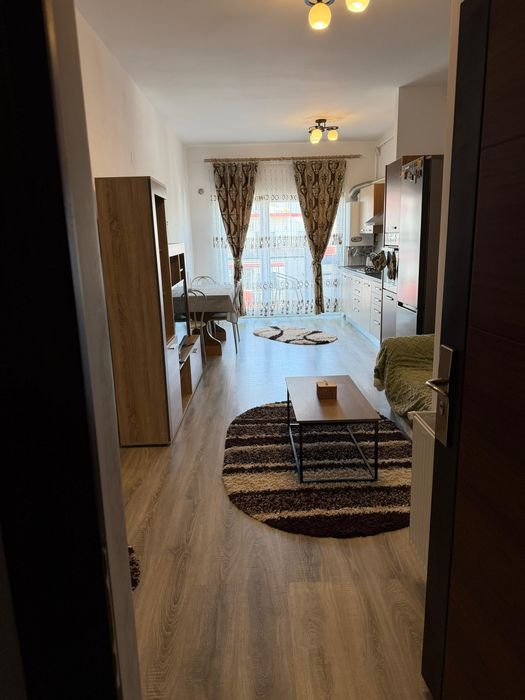 Inchiriez apartament