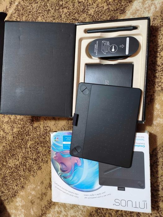 tabletă grafică Wacom CTH-690AK-S Intuos Art Black Pen and Touch.