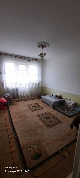 Сдаётся 1 ком квартира в Чирчике 2 мкн 2 этаж около канечка