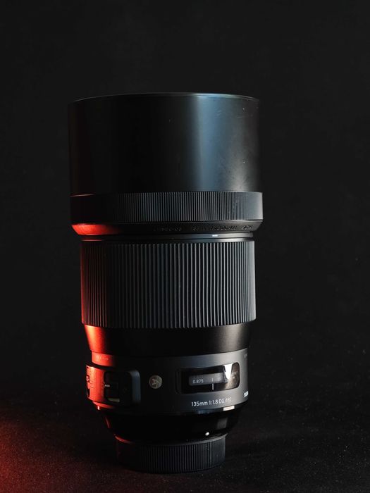 Sigma 135mm f/1.8 DG HSM Art (montură Nikon F)